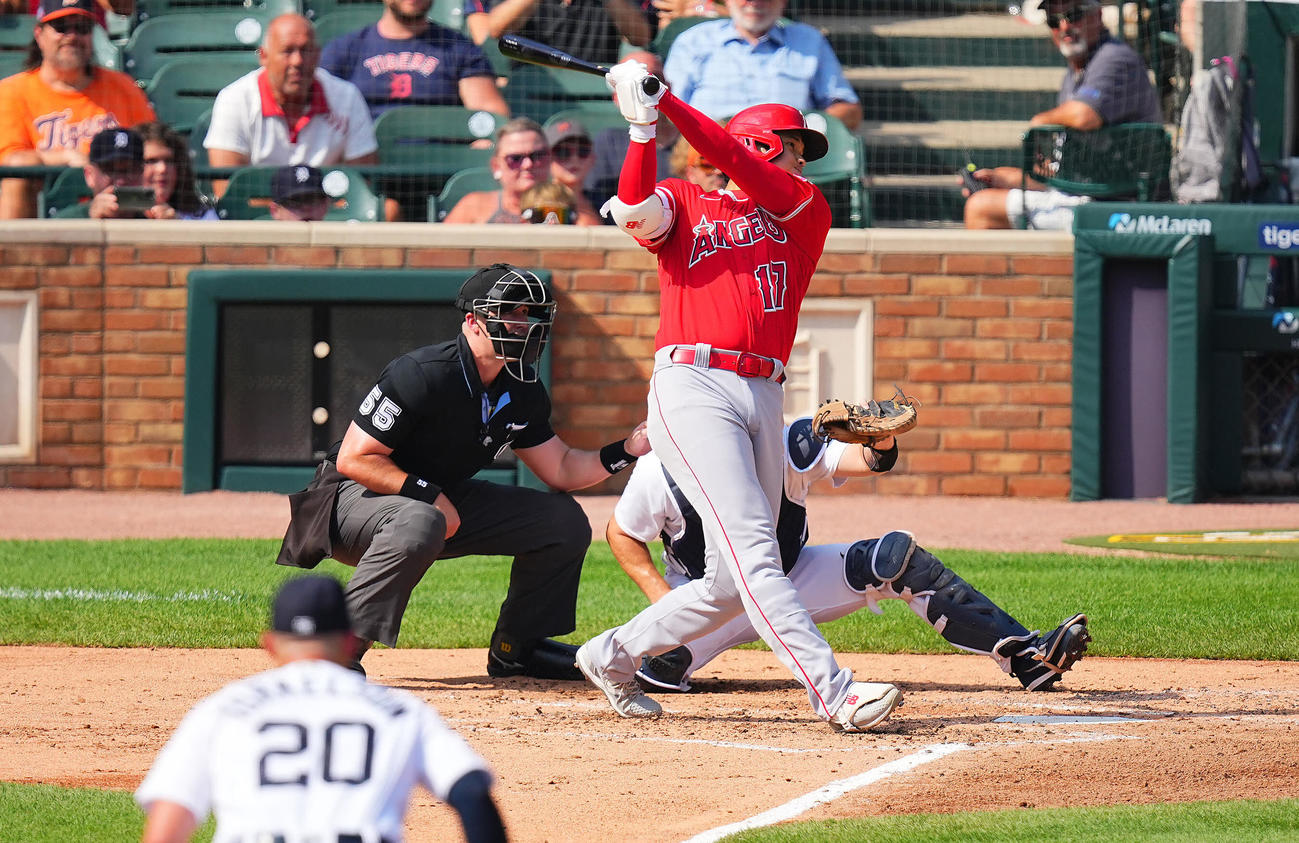 タイガース対エンゼルス・第2試合　2回表エンゼルス2死一塁、左越え2点本塁打を放つ大谷（撮影・垰建太）