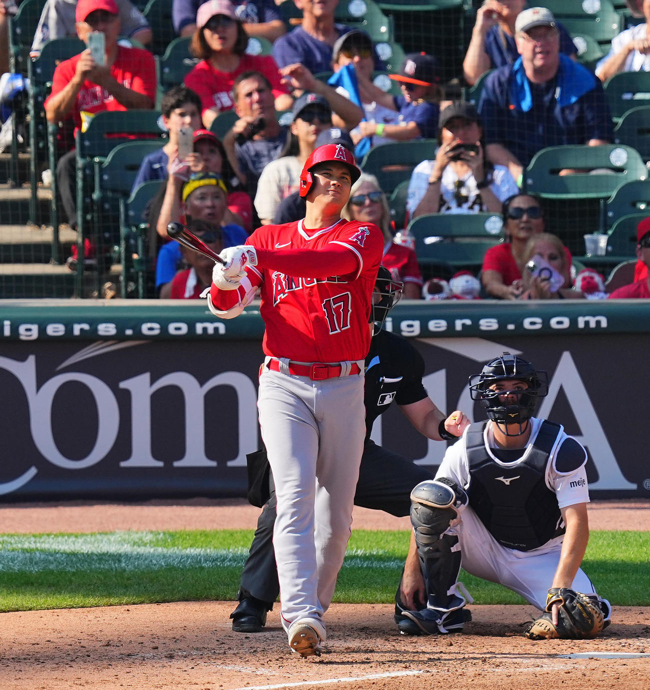 タイガース対エンゼルス・第2試合　4回表エンゼルス2死、2打席連続となるソロ本塁打を放つ大谷（撮影・垰建太）