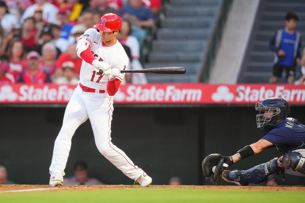 エンゼルス対マリナーズ　3回裏エンゼルス無死一塁、四球を選ぶ大谷（撮影・垰建太）