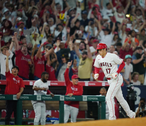大谷翔平、史上初2年連続「2桁勝利＆2桁本塁打」偉業達成！6回1