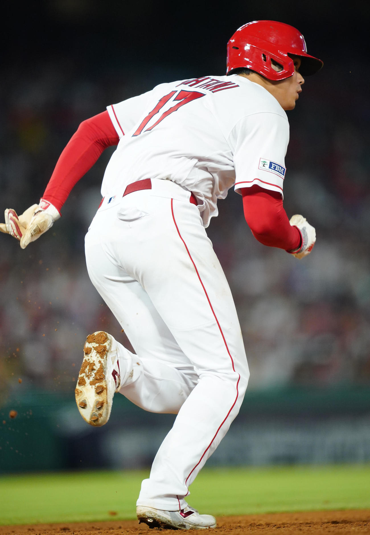 エンゼルス対ジャイアンツ　8回裏エンゼルス無死一塁、ドゥルーリーの右飛でタッチアップのスタートを切る大谷（撮影・垰建太）