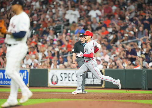 アストロズ対エンゼルス　8回表エンゼルス2死、左飛に倒れ、声を上げる大谷（撮影・菅敏）