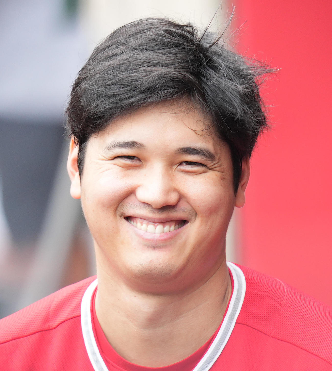 エンゼルス対レイズ　試合中、ベンチで笑顔を見せる大谷（撮影・菅敏）
