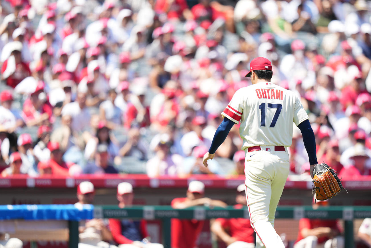 エンゼルス対レッズ　2回途中、降板する大谷（撮影・菅敏）
