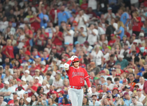 フィリーズ対エンゼルス　8回表エンゼルス2死、一ゴロに倒れ、厳しい表情を見せる大谷（撮影・菅敏）