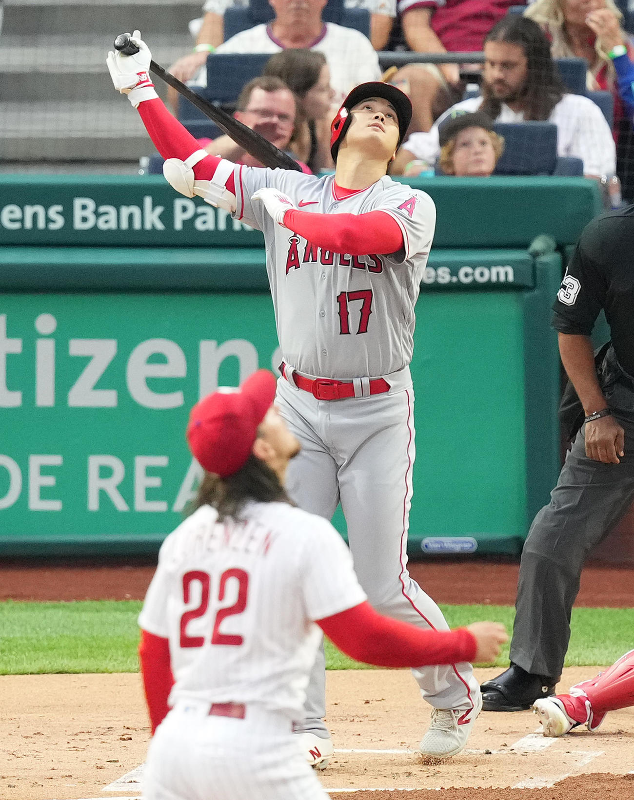 フィリーズ対エンゼルス　1回表エンゼルス無死一塁、三邪飛に倒れる大谷。投手ロレンゼン（撮影・菅敏）