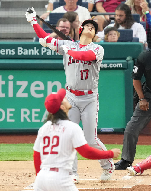 フィリーズ対エンゼルス　1回表エンゼルス無死一塁、三邪飛に倒れる大谷。投手ロレンゼン（撮影・菅敏）