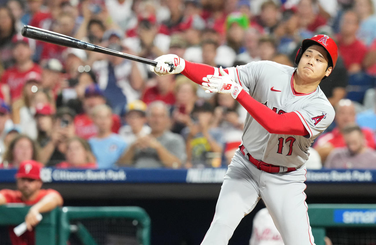 フィリーズ対エンゼルス　5回表エンゼルス1死三塁、右適時打を放つ大谷（撮影・菅敏）
