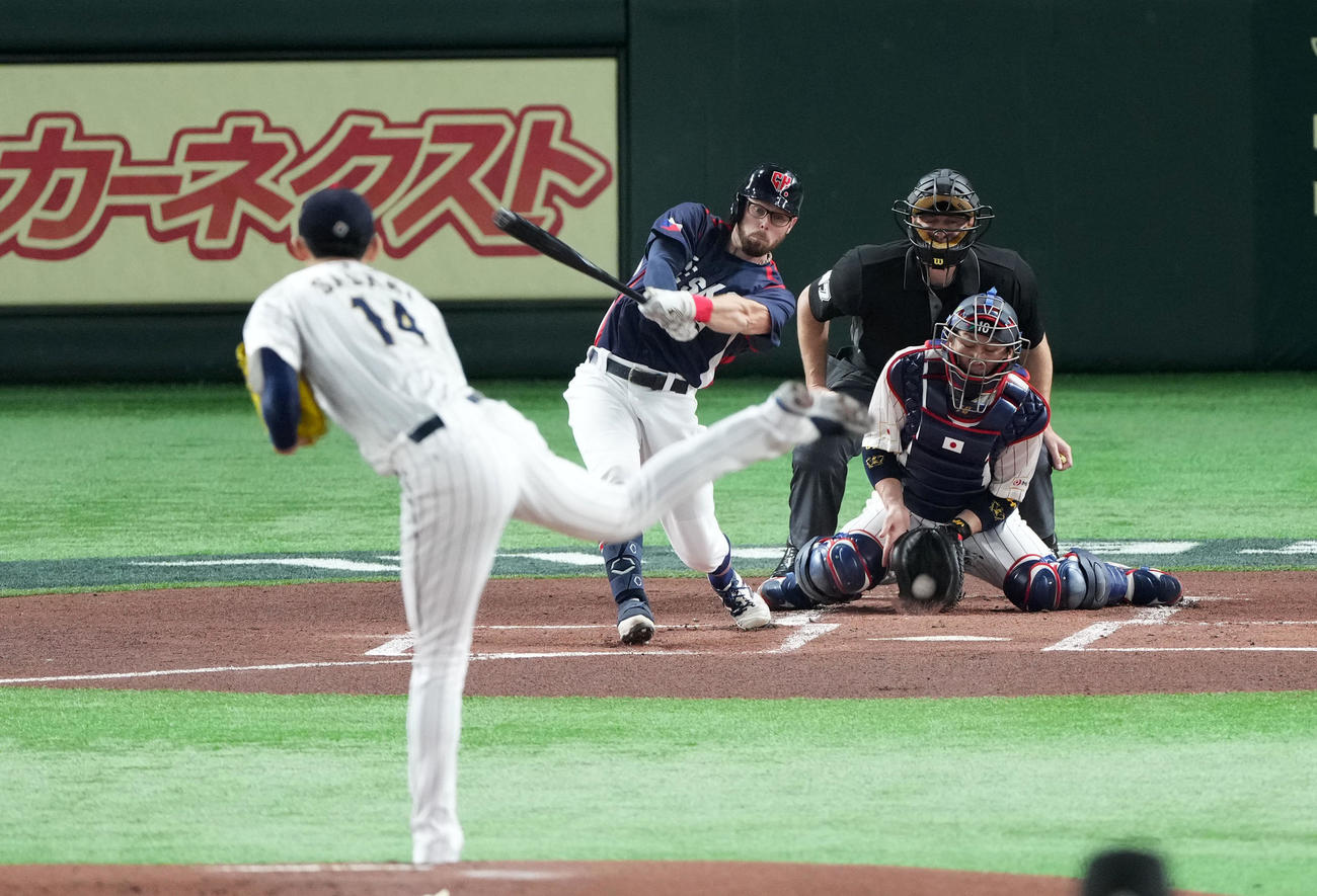 日本対チェコ　1回表チェコ1死、三振に倒れるエリック・ソガード。投手佐々木朗（2023年3月11日撮影）