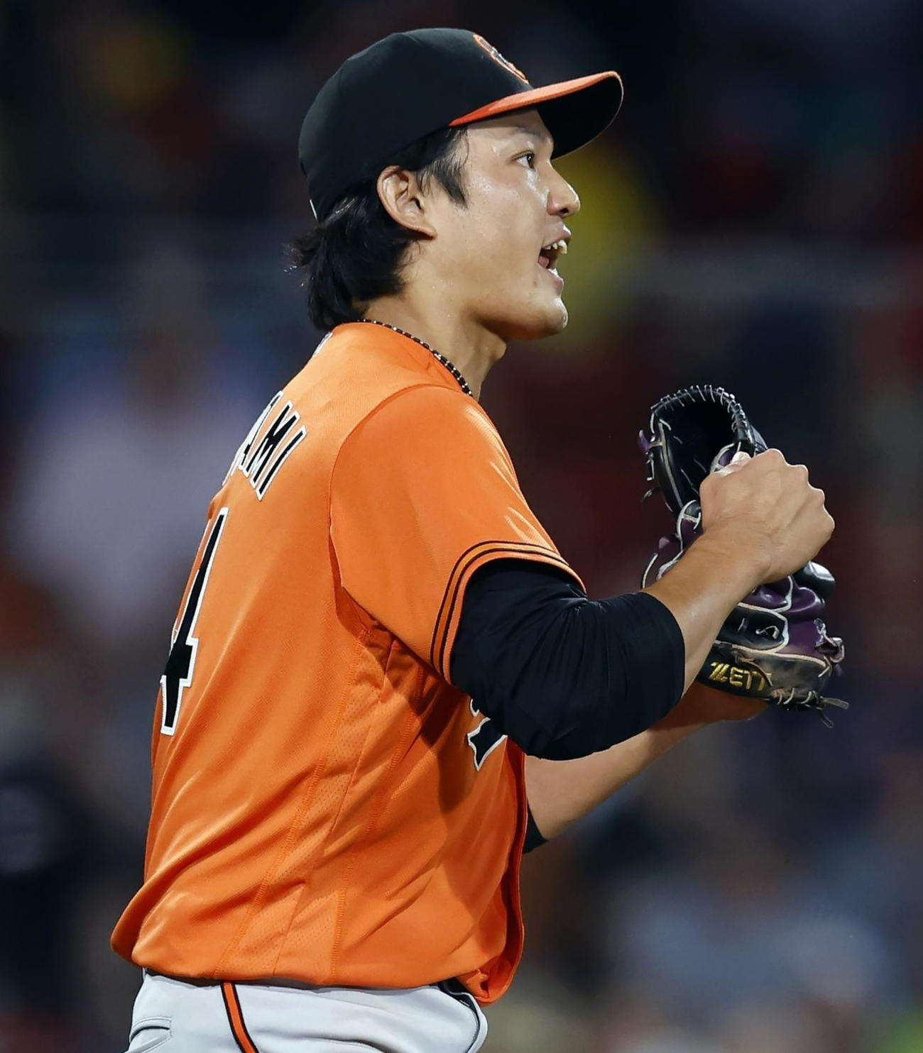 オリオールズ藤浪晋太郎はレッドソックス戦で相手打者を三振に打ち取りガッツポース（AP）