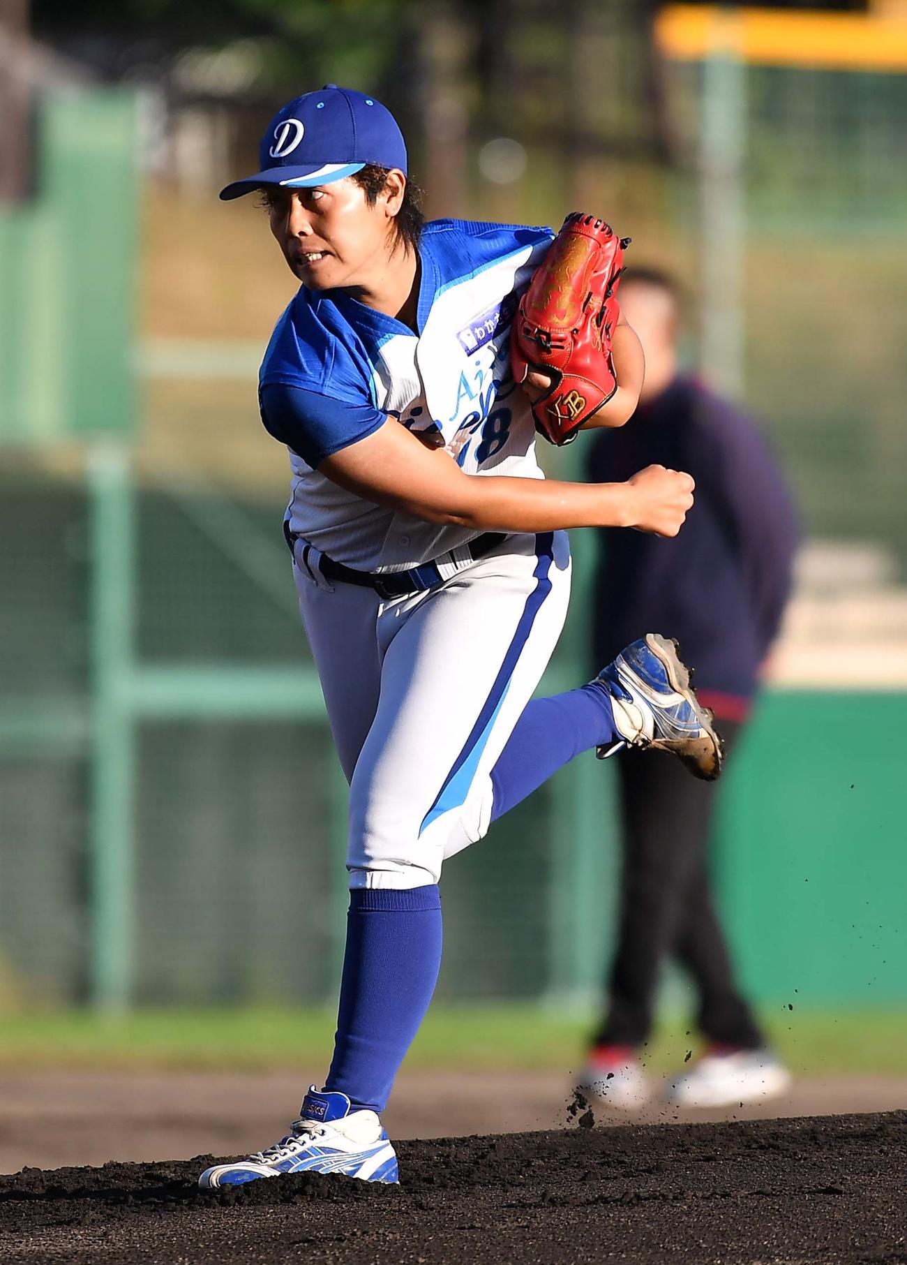 里綾実の投球フォーム（19年撮影）