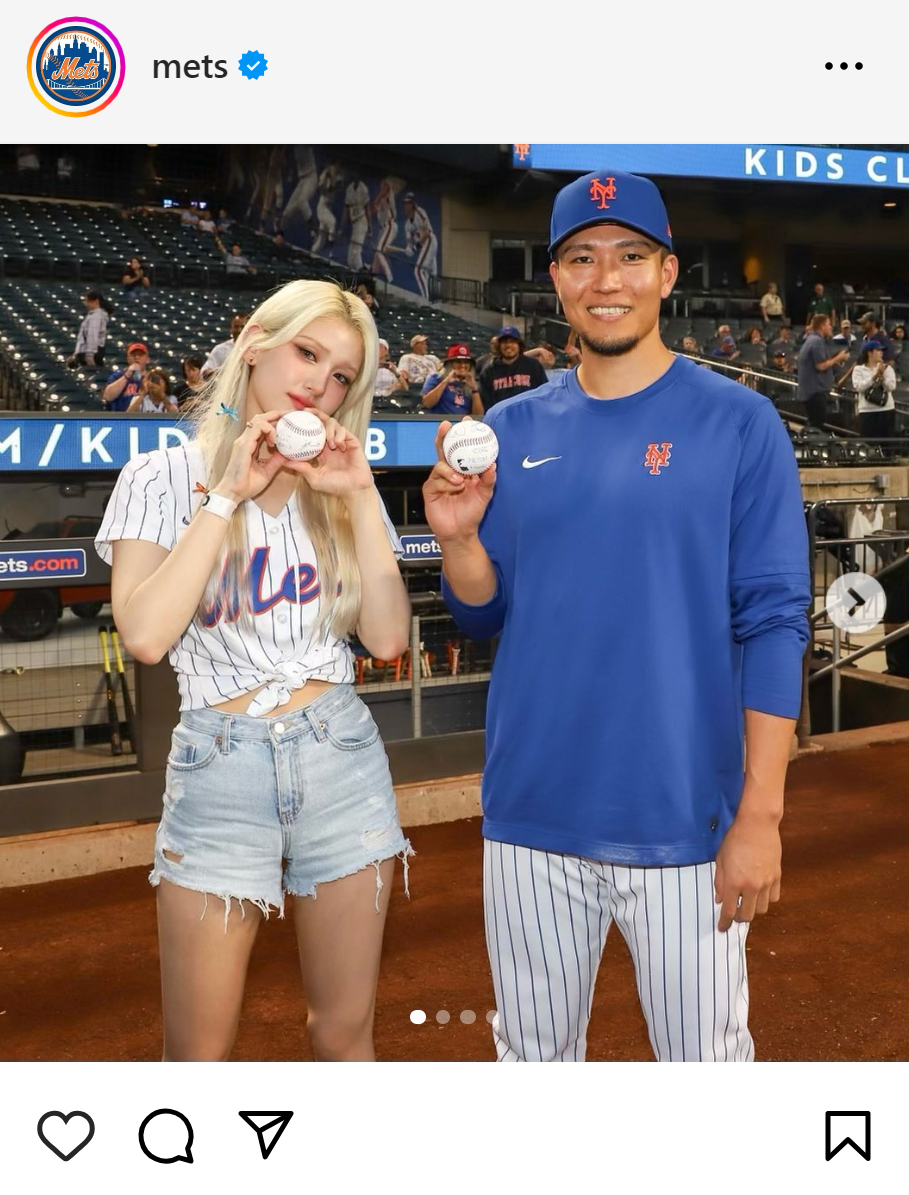 笑顔で写真に納まる千賀滉大（右）とK－POP女性歌手チョン・ソミ（メッツのインスタグラムから）