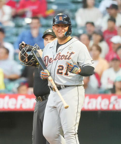 エンゼルス対タイガース 1回表タイガース2死一塁、笑顔で打席に入るカブレラ(撮影・菅敏)