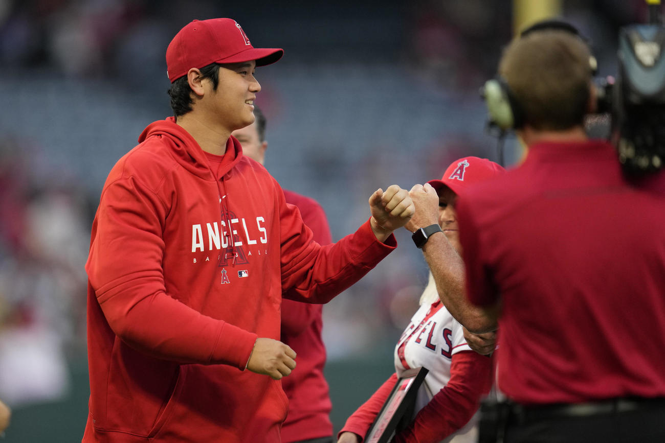 今季の球団MVPなどを表彰するセレモニーに参加した大谷（AP）