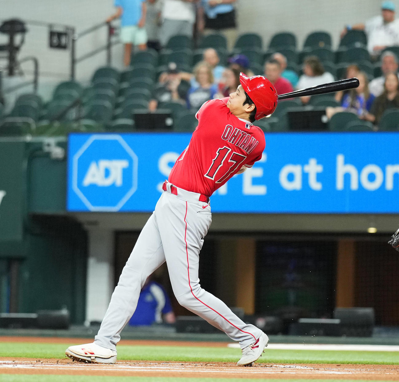 本塁打を放つ大谷翔平（2023年8月撮影）