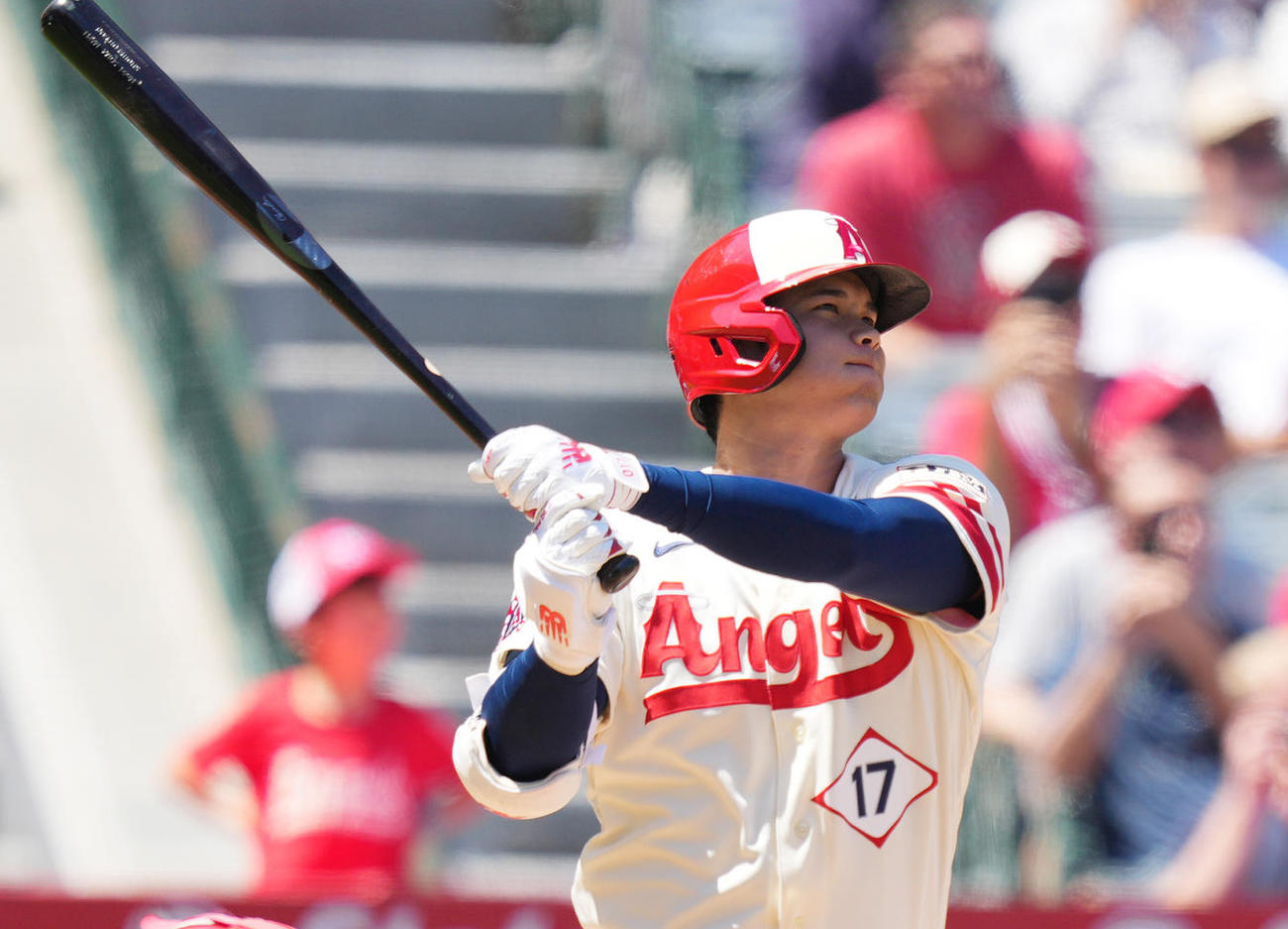 8月23日、レッズ戦で2点本塁打を放つエンゼルス大谷