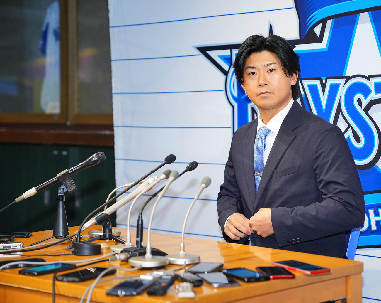 メジャー挑戦を表明し会見するDeNA今永（2023年11月13日撮影）