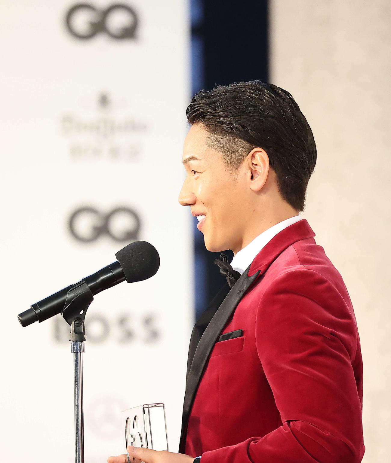 「GQ MEN OF THE YEAR 2023」でベスト・ベースボールプレイヤー賞を受賞しコメントする吉田正尚（撮影・河田真司）