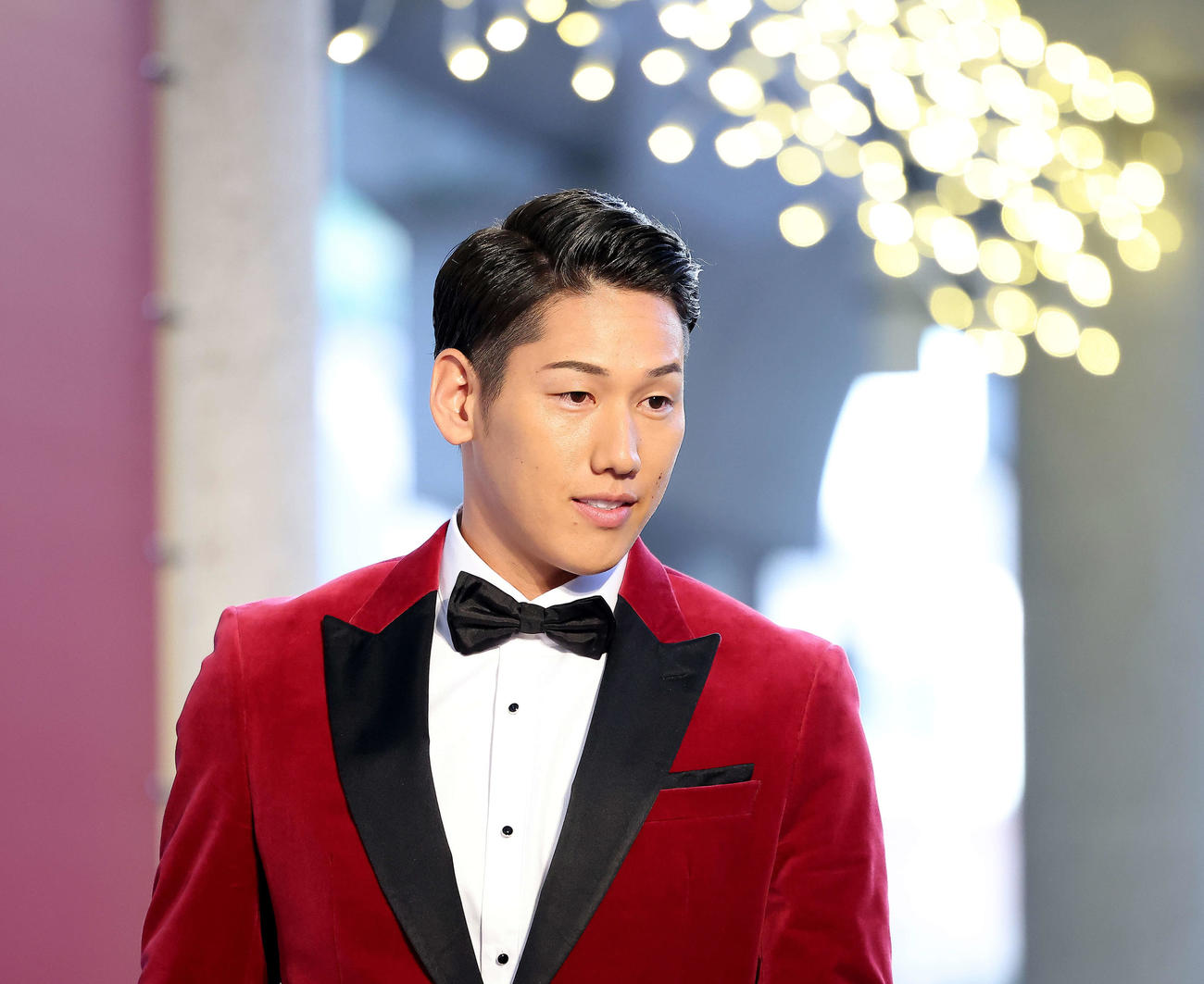 「GQ MEN OF THE YEAR 2023」でベスト・ベースボールプレイヤー賞を受賞する吉田正尚（撮影・河田真司）