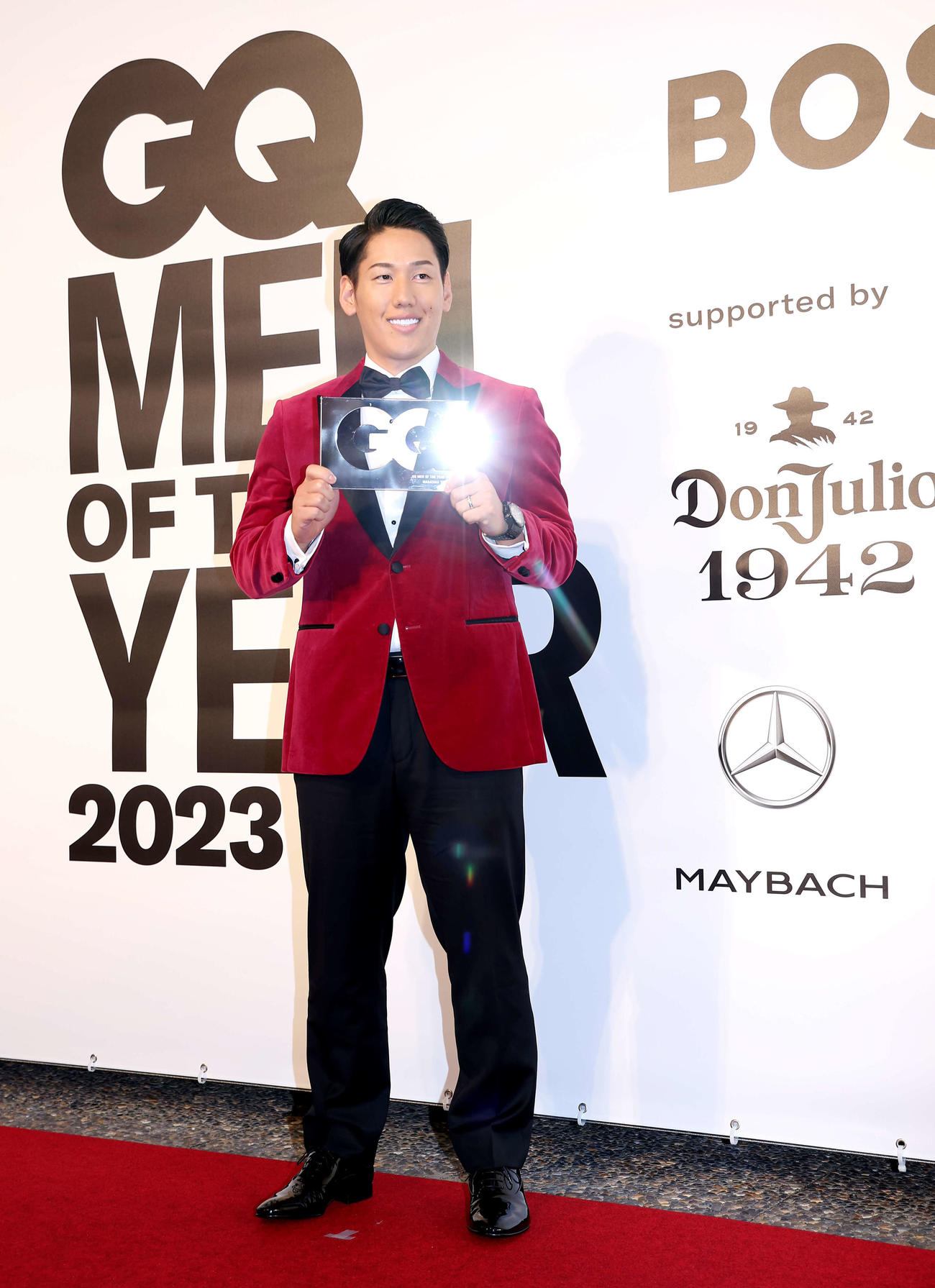 「GQ MEN OF THE YEAR 2023」でベスト・ベースボールプレイヤー賞を受賞する吉田正尚（撮影・河田真司）