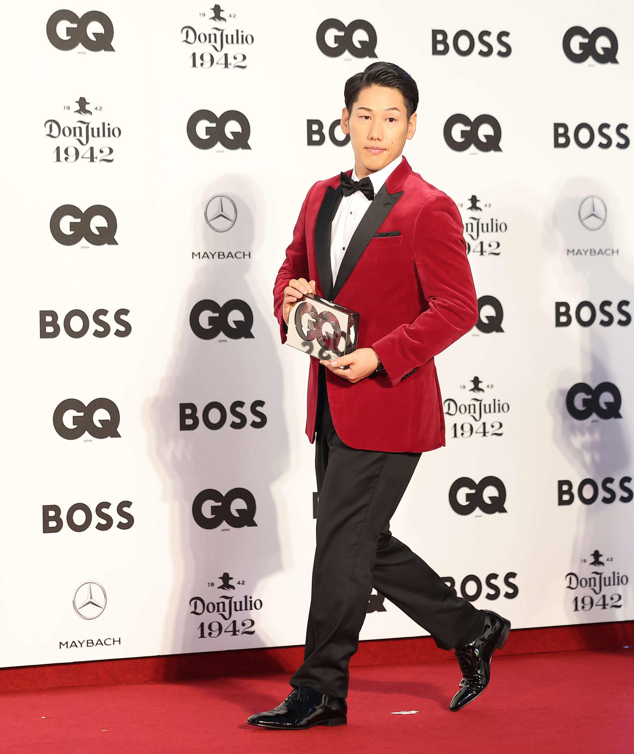 「GQ MEN OF THE YEAR 2023」でベスト・ベースボールプレイヤー賞を受賞する吉田正尚（撮影・河田真司）
