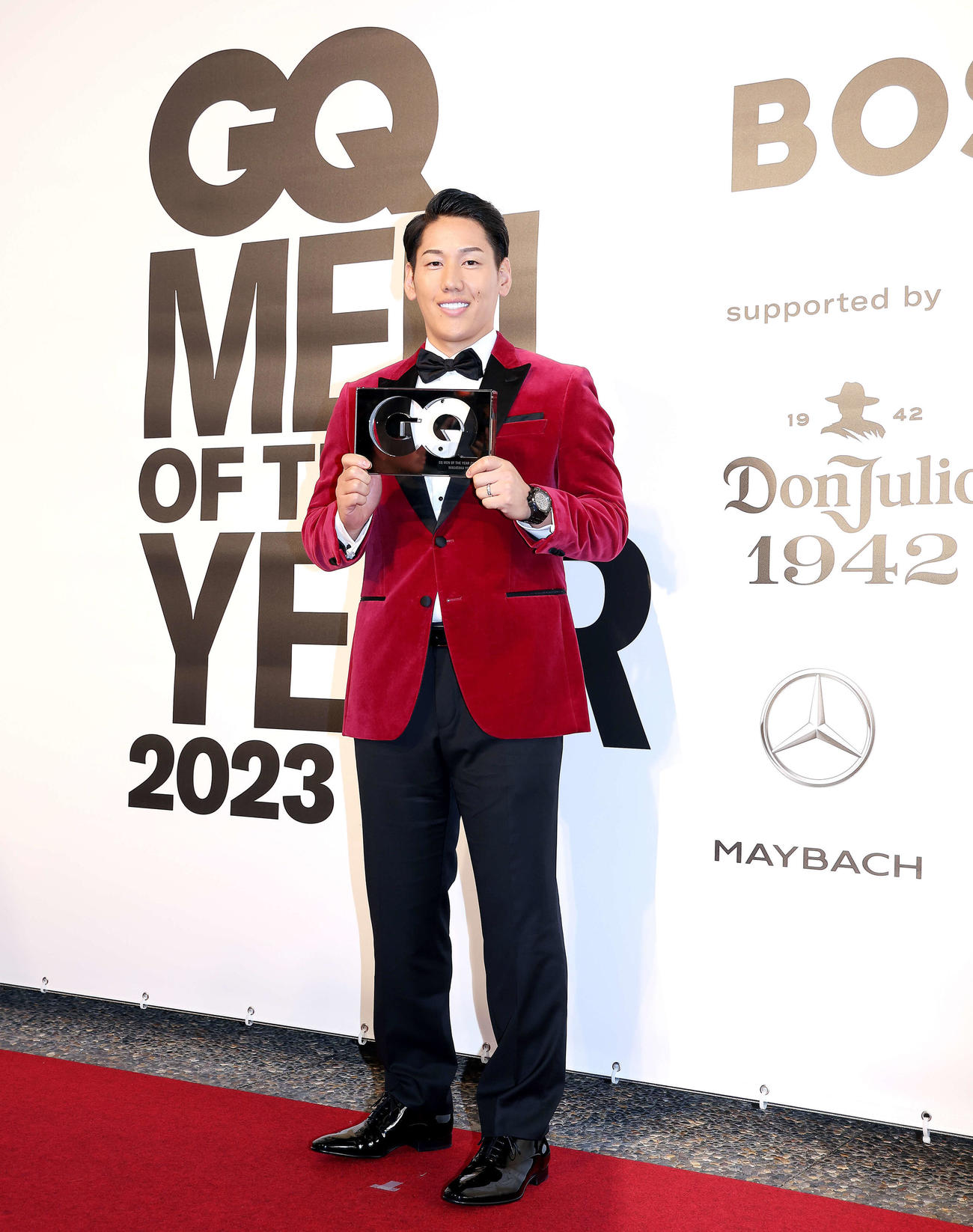 「GQ MEN OF THE YEAR 2023」でベスト・ベースボールプレイヤー賞を受賞する吉田正尚（撮影・河田真司）
