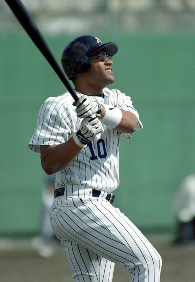 日本ハム春季キャンプ　本塁打を放つマイカ・フランクリン（1999年2月17日撮影）
