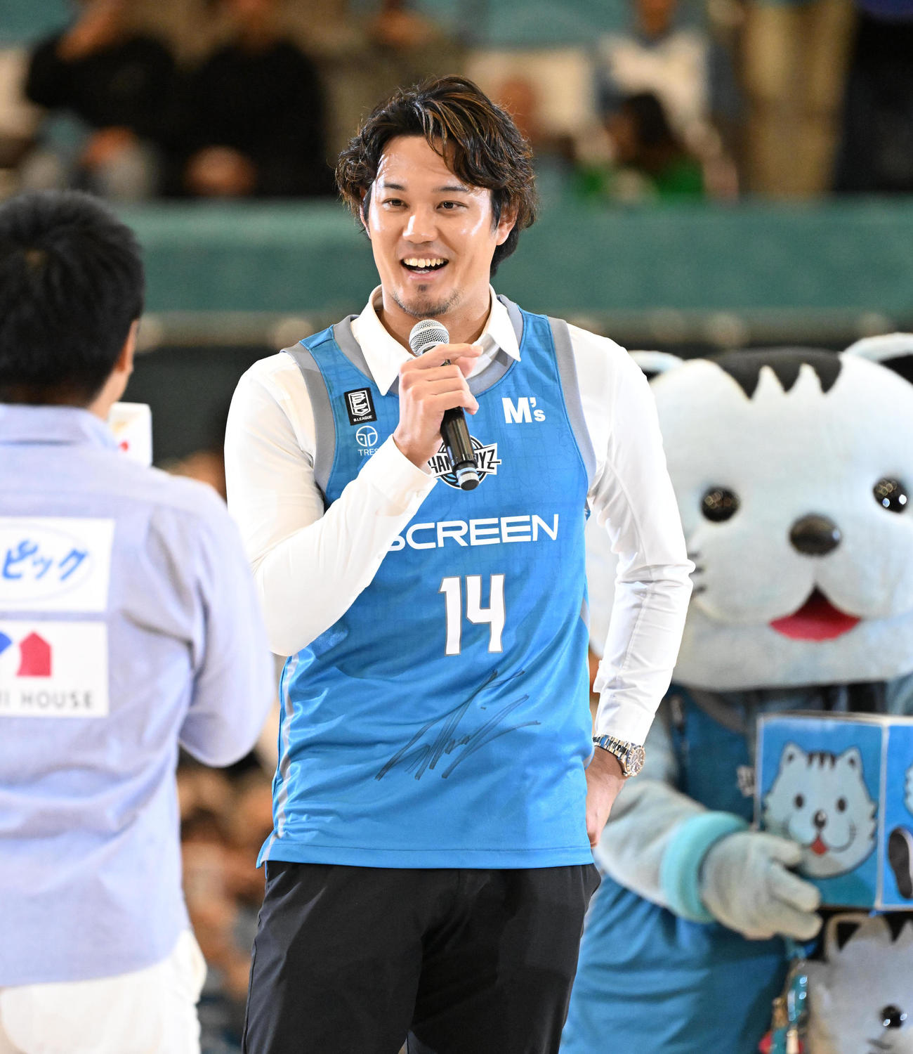 Bリーグ京都対富山を観戦し、ハーフタイムでトークショーをするオリオールズの藤浪（撮影・和賀正仁）