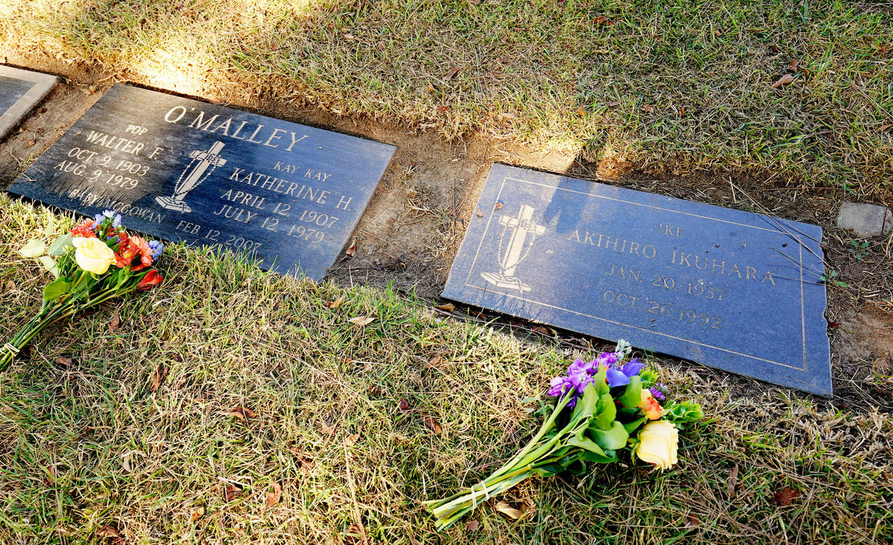 オマリー家の隣にあるアイク生原さんのお墓