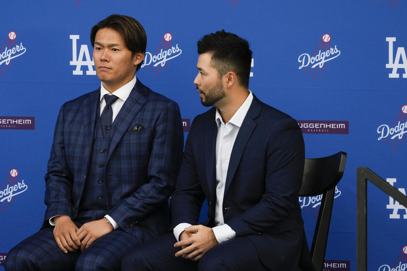 ドジャース入団会見を行った山本由伸（AP）
