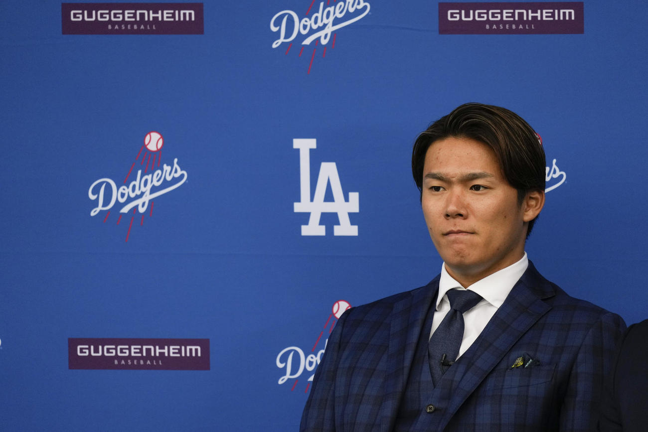 ドジャース入団会見を行った山本由伸（AP）
