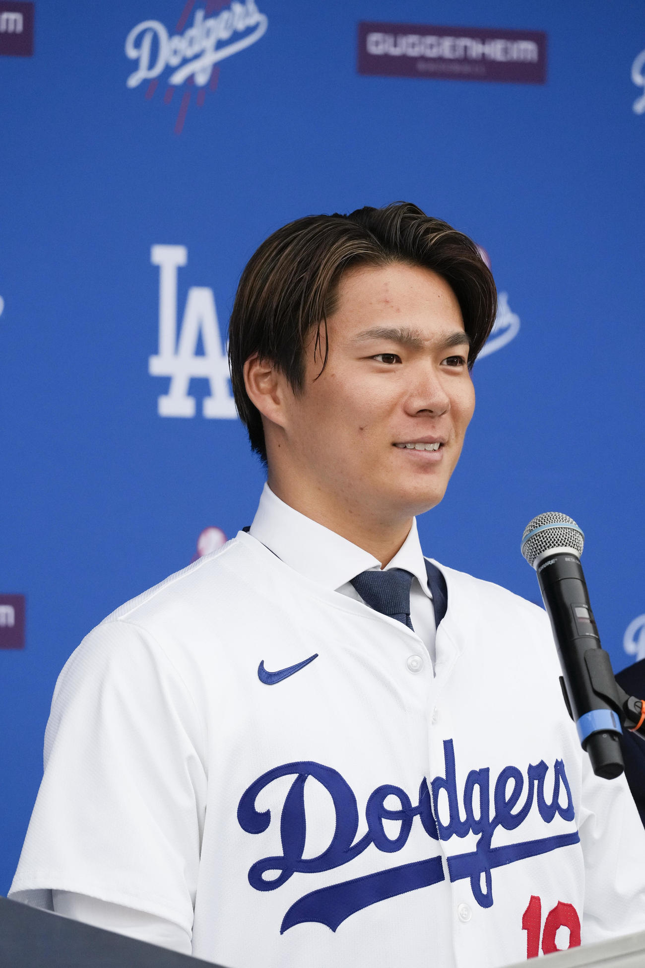 ドジャース入団会見を行った山本由伸（AP）