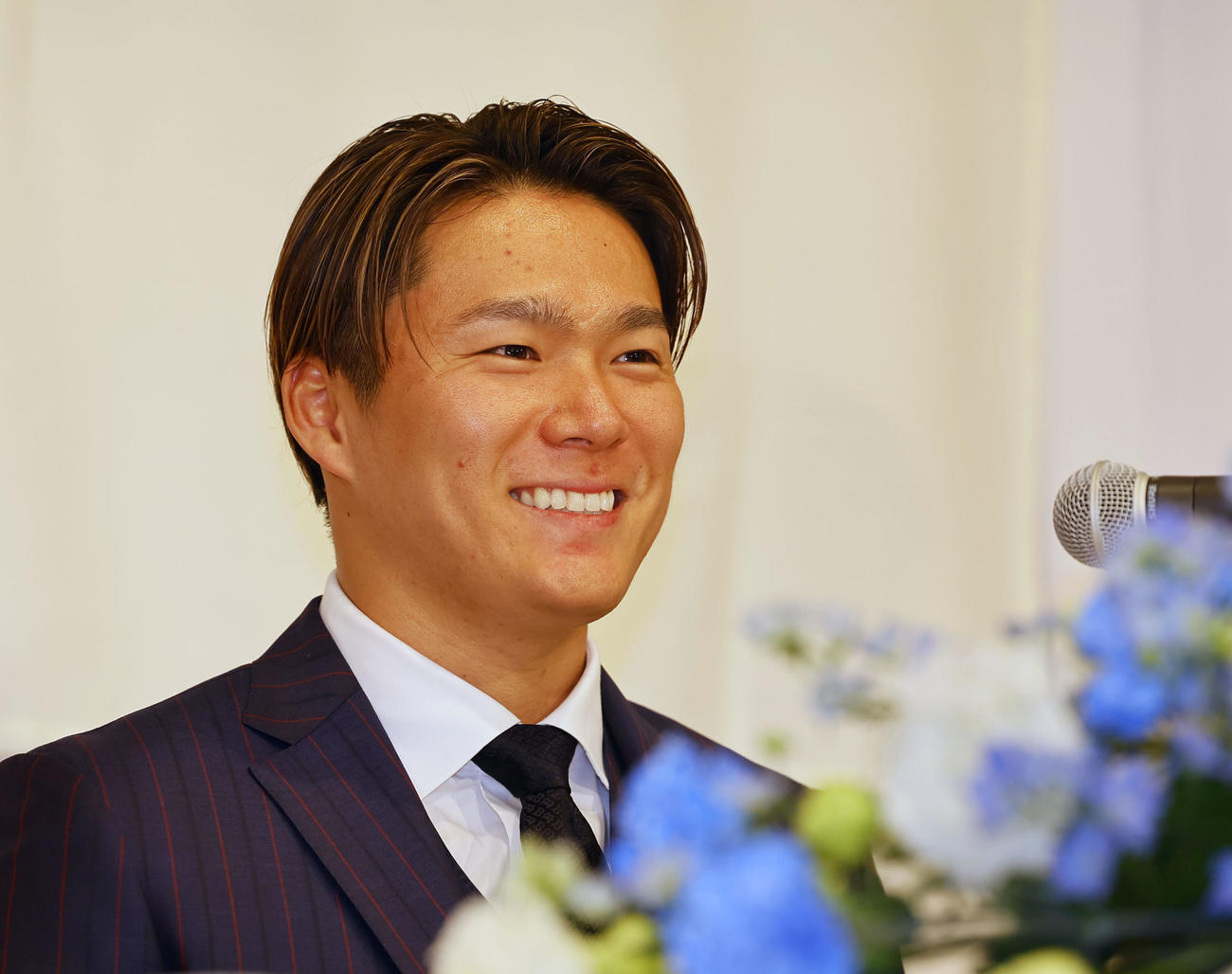 記者会見する米大リーグドジャースに入団が決まった山本（撮影・藤尾明華）