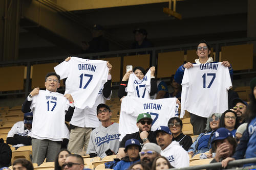 「ドジャー・フェスト」に参加した大谷翔平ファン（AP）