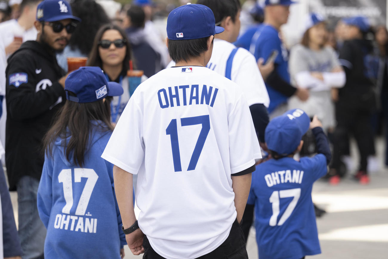 「ドジャー・フェスト」に訪れた大谷翔平ファン（AP）