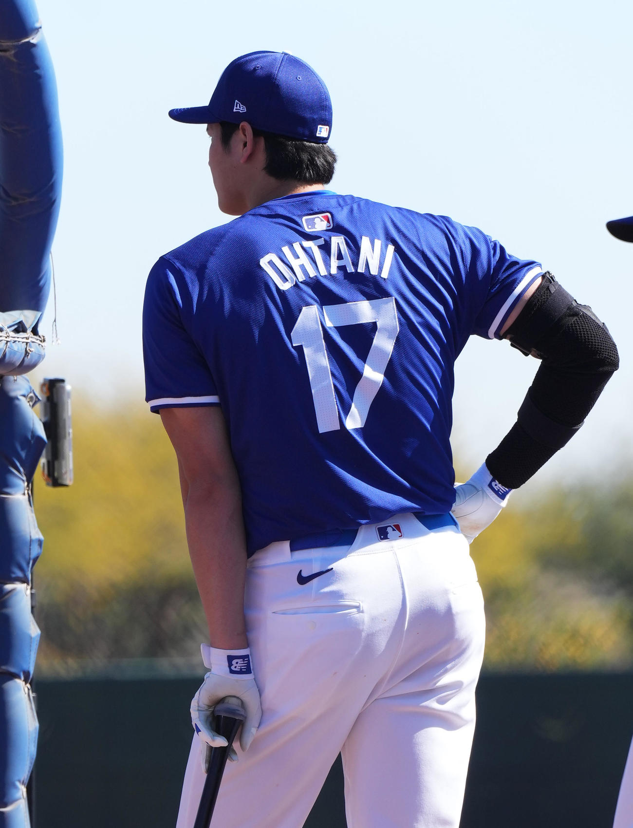 ユニホーム姿で打撃練習をするドジャース大谷（撮影・菅敏）