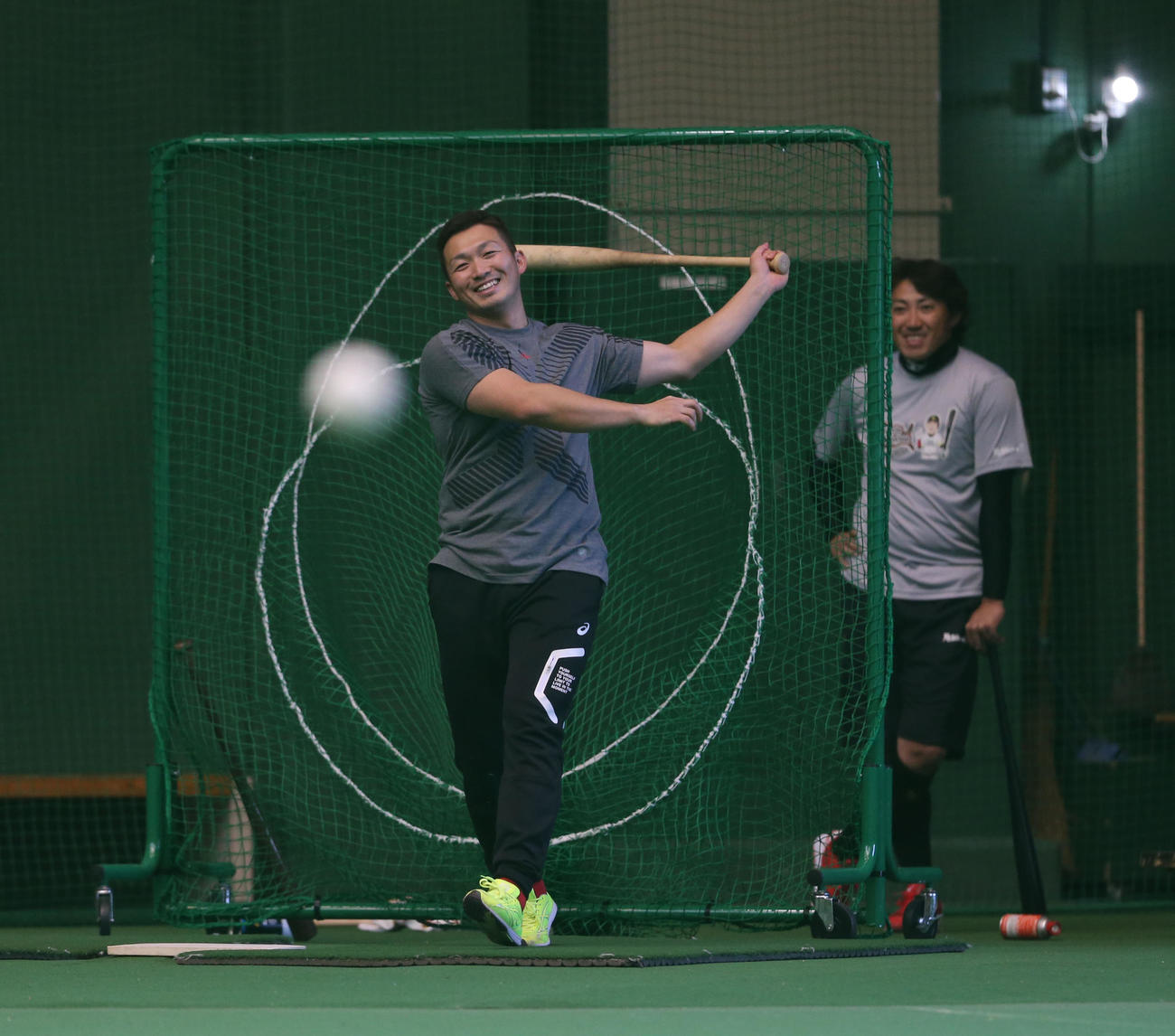2019年1月、内川（後方）らと自主トレを行った鈴木誠也
