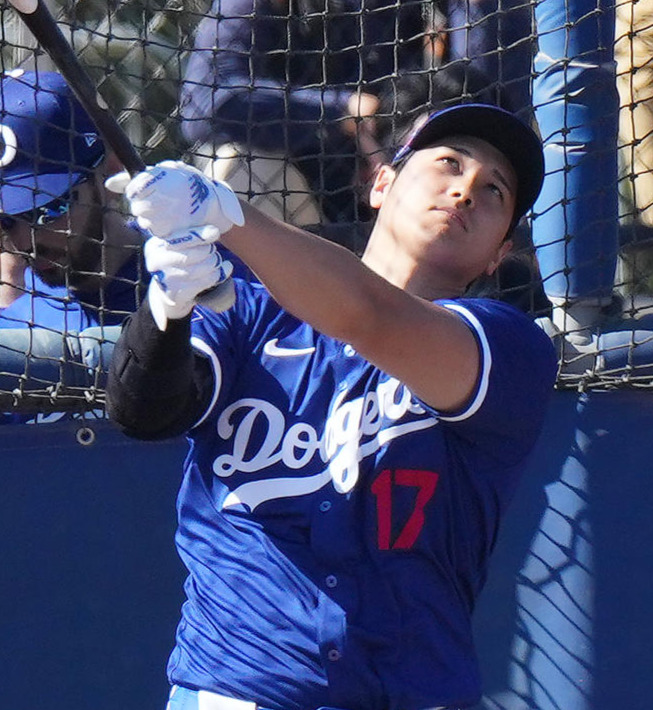 ユニホーム姿でフリー打撃をするドジャース大谷（撮影・菅敏）