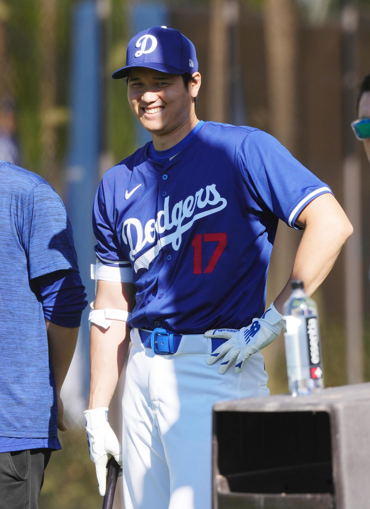 ブルペンで笑顔を見せるドジャース大谷（撮影・菅敏）