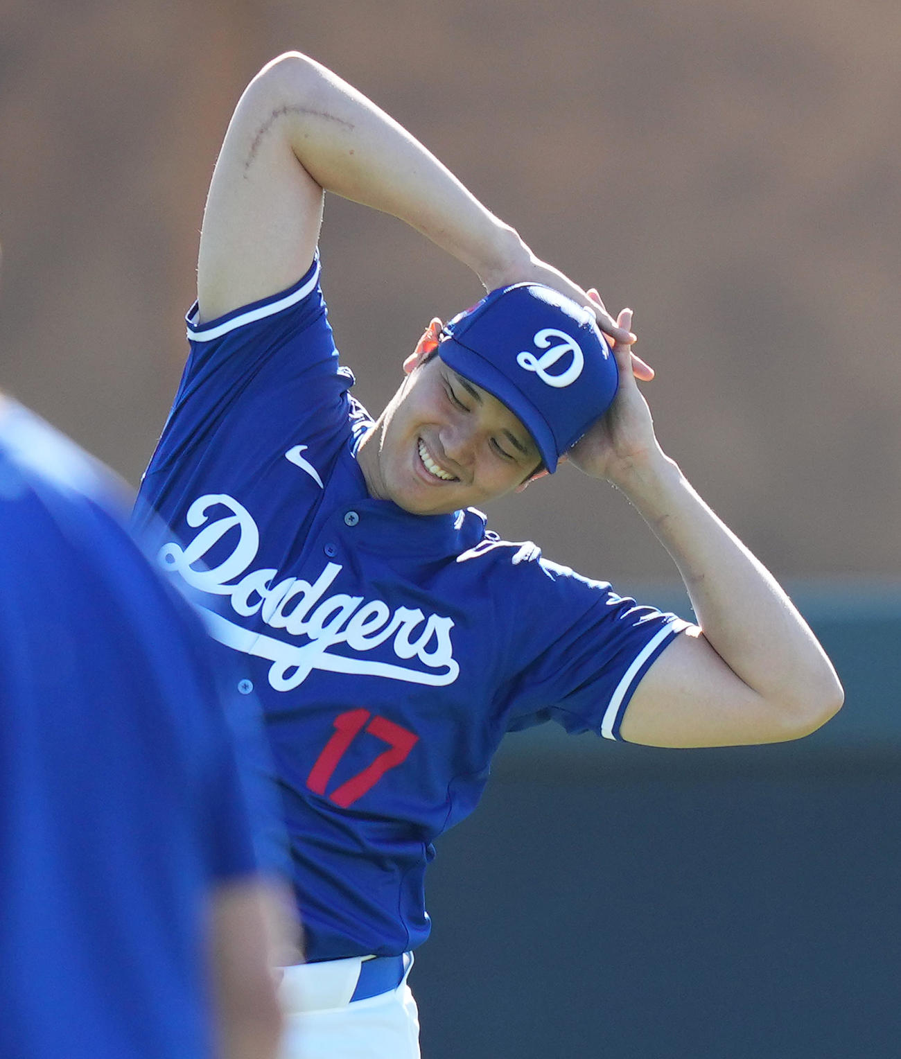 練習中、笑顔でナインと話すドジャース大谷（撮影・菅敏）