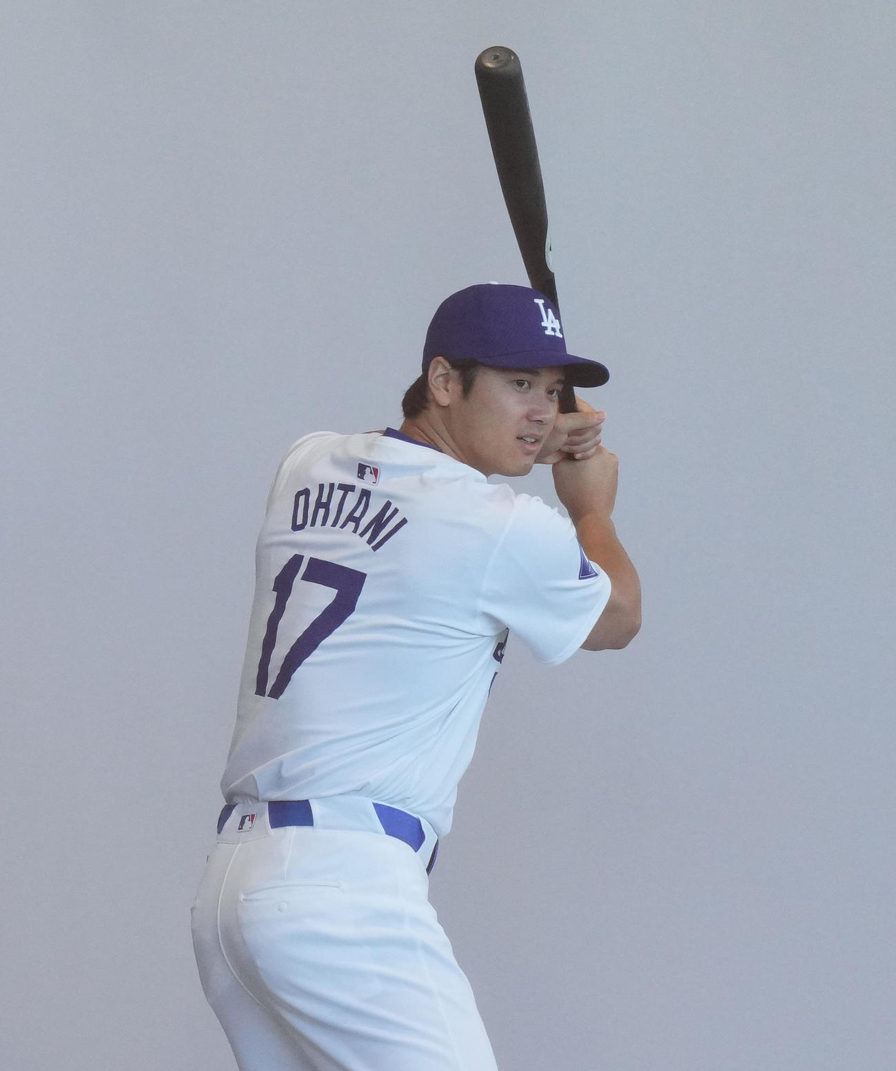 フォトデーでホームのユニホーム姿を披露するドジャース大谷（撮影・菅敏）