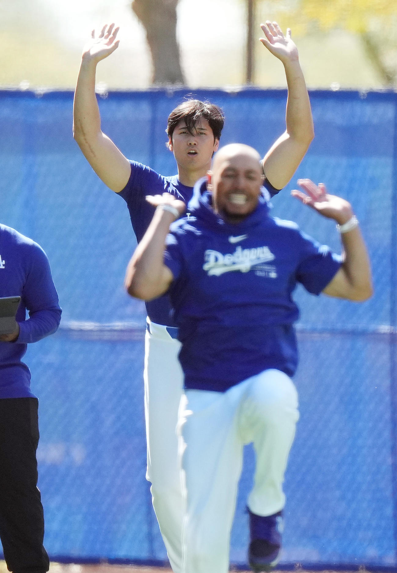 ベッツ（手前）とトレーニングをするドジャース大谷（撮影・菅敏）