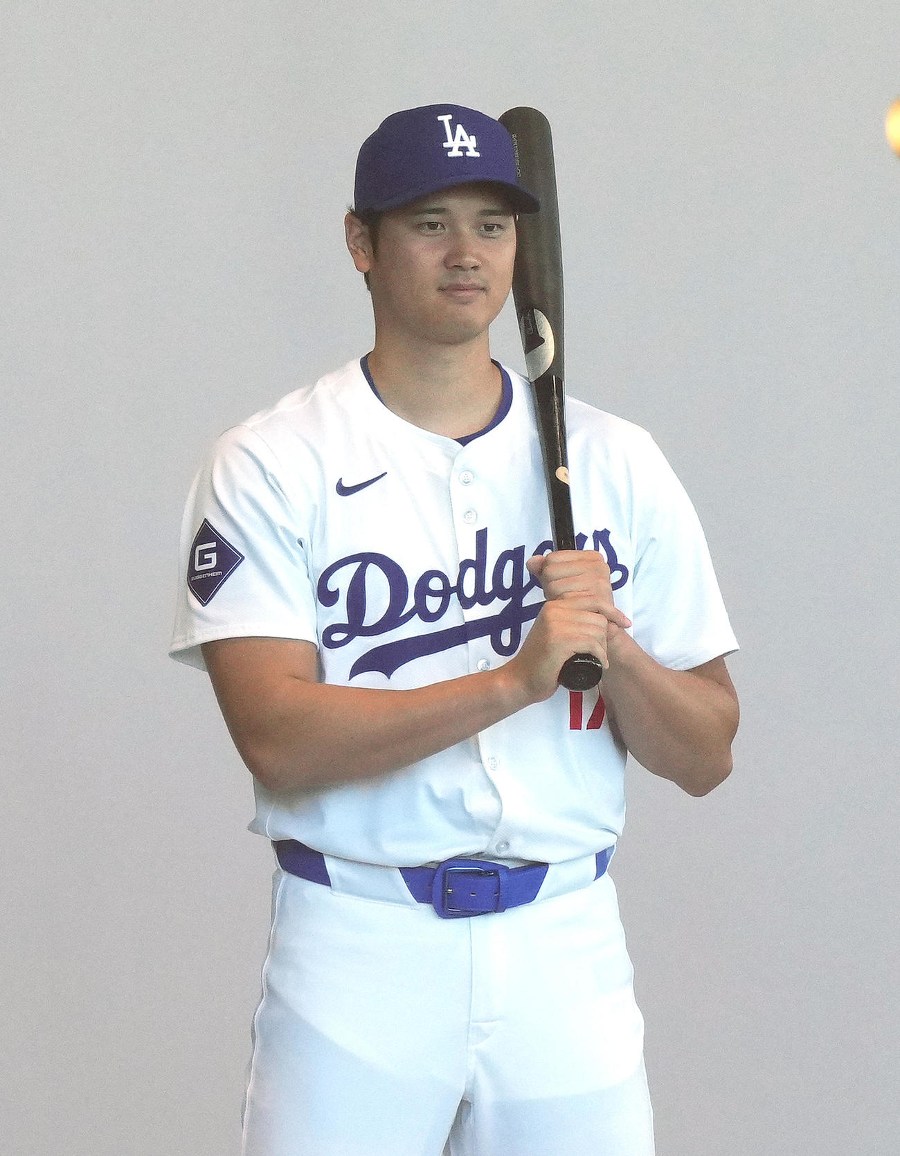 フォトデーでホームのユニホーム姿を披露するドジャース大谷（撮影・菅敏）