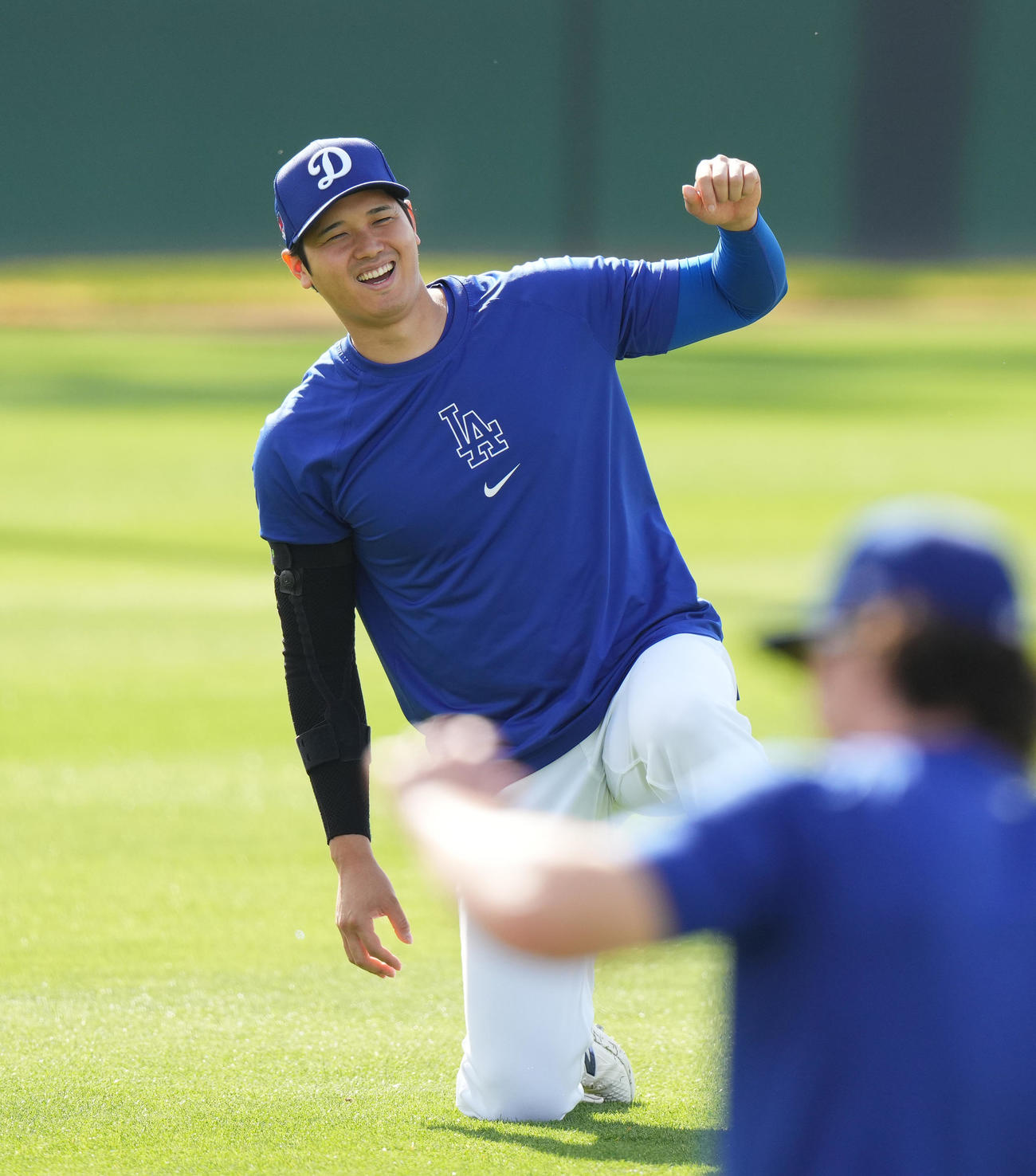 ストレッチをするドジャース大谷（撮影・菅敏）