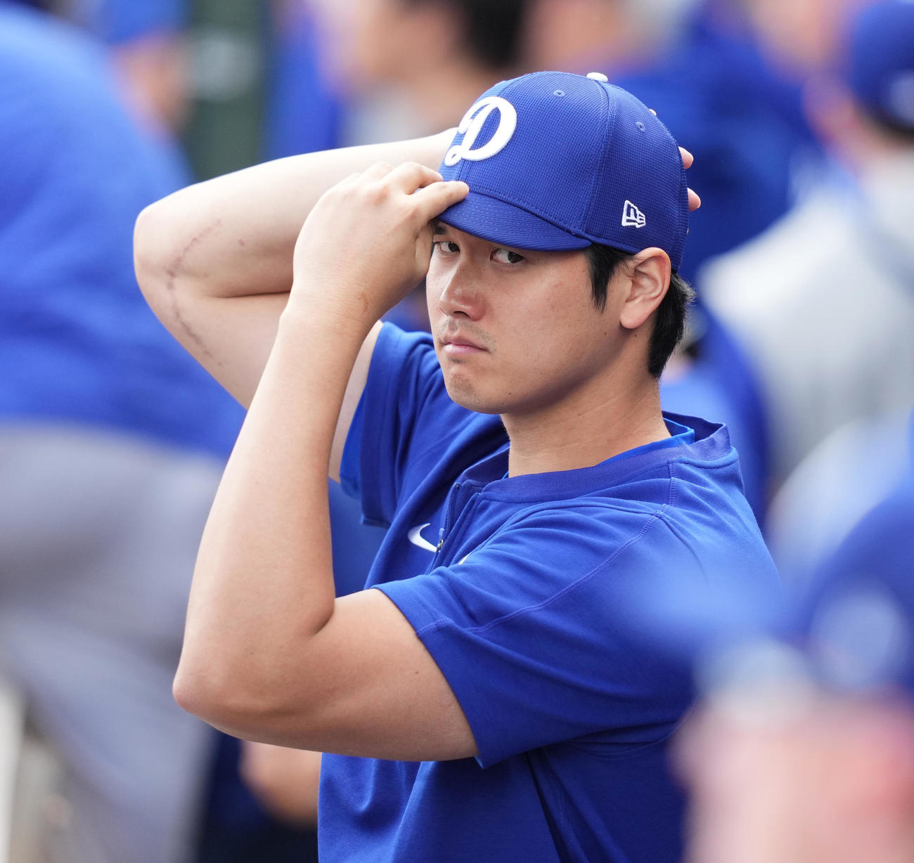 レンジャーズとのオープン戦で初登板する山本をベンチから見守るドジャース大谷（撮影・菅敏）