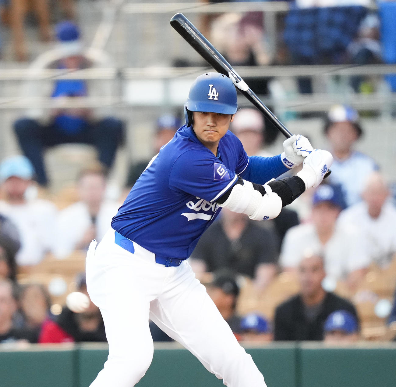 ドジャース対ガーディアンズ　1回裏ドジャース1死、四球を選ぶ大谷（撮影・菅敏）
