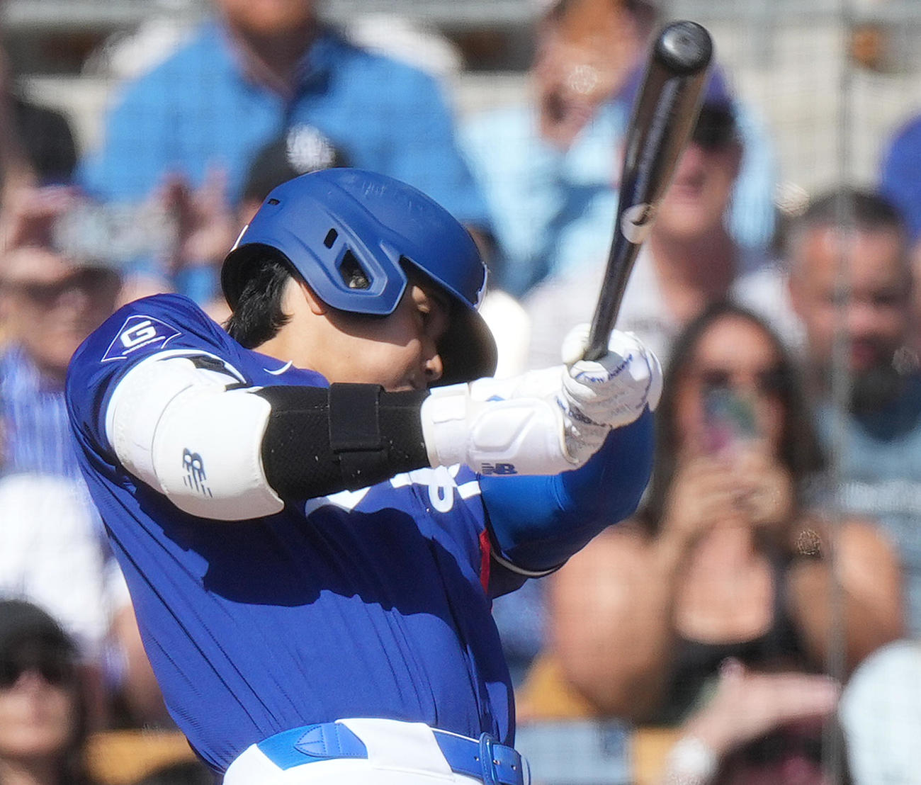 ドジャース対ロッキーズ　3回裏ドジャース2死一、二塁、右適時打を放つ大谷（撮影・菅敏）