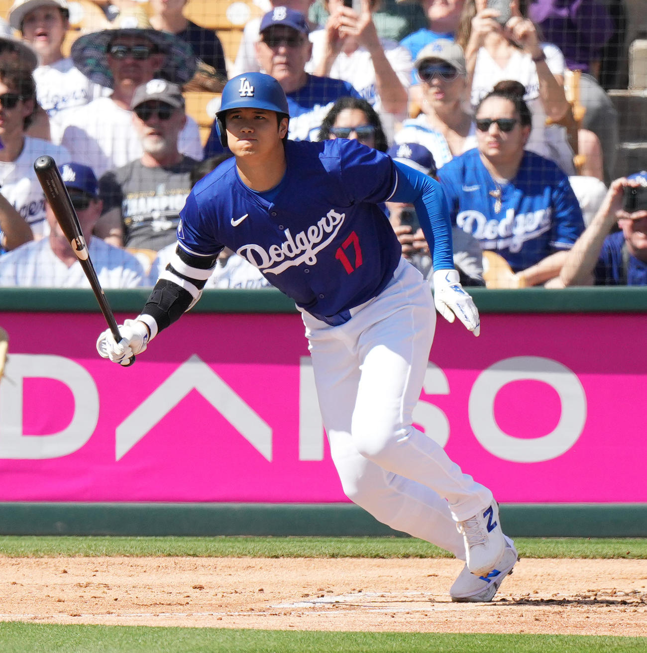 ドジャース対ロッキーズ　1回裏ドジャース無死一塁、右前打を放つ大谷（撮影・菅敏）