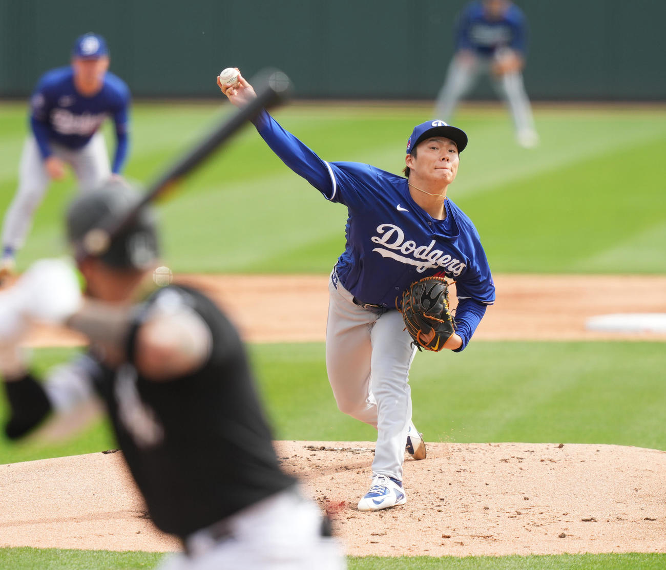 ホワイトソックス戦に先発し、3回を投げ6安打5失点のドジャース山本（撮影・菅敏）