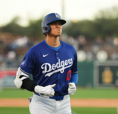 ドジャース対レッズ　1回裏ドジャース1死、左飛に倒れる大谷（撮影・菅敏）